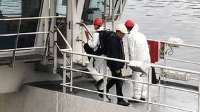 Torsdag 17. oktober fikk fire politietterforskere gå om bord og sjekke batterirommet til MF Ytterøyningen. <i>Foto: Sjøfartsdirektoratet</i>