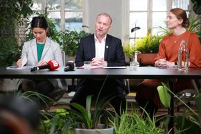 Byrådsleder i Oslo Raymond Johansen slapp tirsdag plattformen for byrådssamarbeidet i Oslo fram mot 2023. Her flankert av MDGs Lan Marie berg (t.v) og SVs Sunniva Holmås. <i>Foto: Erik Martiniussen</i>