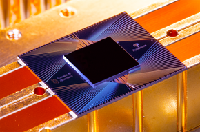 Sycamore-prosessoren til Google er utstyrt med 54 qubits. <i>Foto: Google/Erik Lucero</i>