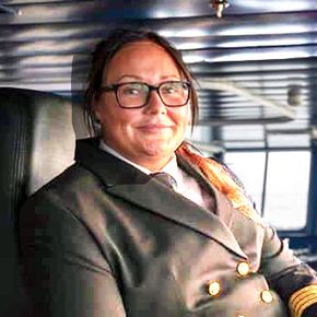 Kaptein på Hurtigruten Maryann Bendiksen. <i>Foto:  Privat</i>