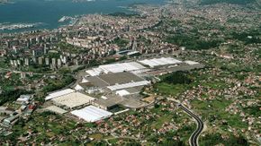 PSAs fabrikk i Vigo i Galicia nordvest i Spania stenges ned denne uken. Her produseres blant annet varebiler for Peugeot, CItroën og Toyota. <i>Foto:  PSA</i>