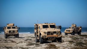 Oskosh JLTV er i ferd med å fases inn som erstatning for Humvee. Før jul ble det testet at de kan fungere som utskytningsplattform for sjømålsmissiler. <i>Foto:  U.S. Marine Corps/ Lance Cpl. Drake Nickels</i>