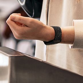 Betale: Fitbit Pay har fått stor utbredelse i Norge. <i>Foto:  Fitbit</i>