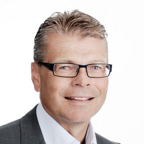 Assisterende direktør Herlof Nilssen i Helsedirektoratet jobber seg nå gjennom listen over hva norsk industri kan tilby for å fjerne flaskehalser som hindrer virustesting. <i>Foto:  Helsedirektoratet</i>