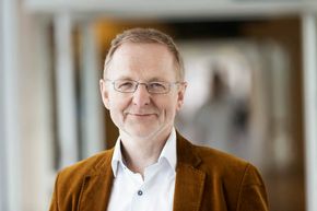Professor Stig W. Omholt koordinerer modelleringsarbeidet og leder NTNUs bioteknologisatsing. <i>Foto:  Foto Geir Mogen/NTNU</i>