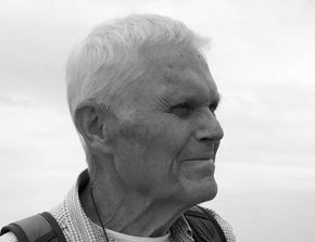 Emil Aall Dahle er professor emeritus og styrmann.
