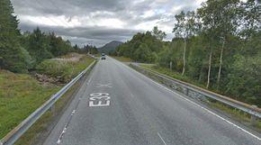 Her har vi Nedre Uførbrua på E39. Den ligger mellom Hjelset og Batnfjordsøra. <i>Foto:  Google Maps</i>