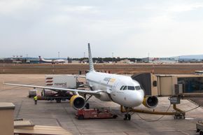 Airbus A320 fra Vueling på Valencia lufthavn. <i>Foto:  Wikimedia commons</i>