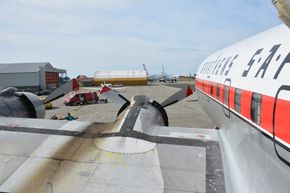 DC-6B har fire Pratt & Whitney R-2800 Double Wasp stempelmotorer som fungerte utmerket på den lange fergeflygningen fra Fairbanks til Sola, med unntak av en liten «snag» helt i starten. <i>Foto:  Helge Nyhus</i>
