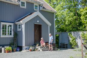 Også i Fagerstrandveien 9 venter Ingrid K. Havig og ektemannen på avgjørelsen om hva som skal skje med E18. <i>Foto:  Mari Gisvold Solberg/TU.no</i>