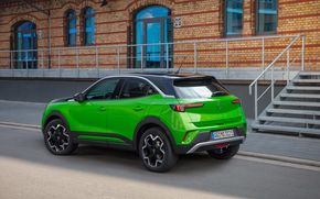 Bilen kommer med en fresk grønn-svart fargekombinasjon for de som ønsker en bil som skiller seg ut. <i>Bilde:  Opel Automobile GmbH</i>
