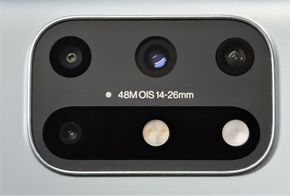 Kamerarigg: OnePlus 8T har gode kameraer som tar flotte bilder i dårlig lys. Men vi savner et telekamera. <i>Foto: Odd Richard Valmot</i>
