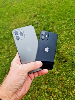 Liten og stor: Det er stor forskjell på den minste og største av de mye iPhone-modellene. <i>Foto:  Odd Richard Valmot</i>