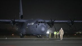 C-130J «Frøya» landet på Bamako lufthavn 29.12.20. Flyet tilhører NORTAD III, som er det norske styrkebidraget til MINUSMA-styrken i Mali. <i>Foto:  Philip Patena Linder / Forsvaret</i>