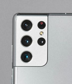 For en kamerarigg: S21 har muligens den mest imponerende kamerautrustningen i noen telefon. Fire bak og et 40 MP foran. <i>Foto:   Samsung</i>