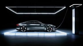 Audi E-Tron GT kan lades med 270 kW. <i>Foto:  Audi</i>
