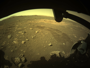 Dette bildet ble tatt fra overflaten av Mars den 5. mars 2021, fra Front Right Hazard Avoidance Camera A. <i>Foto: &nbsp;NASA</i>