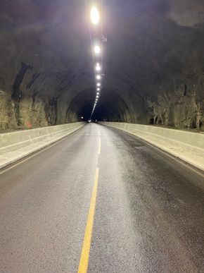 Nye LED-lys gir vesentlig bedre belysning i tunnelen. <i>Foto:  Statens vegvesen</i>