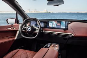 BMW iX har siste generasjon av iDrive. <i>Foto:  BMW</i>