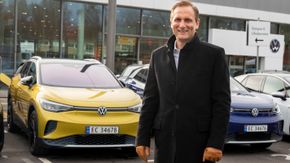 Elektrifisering har blitt Møller Mobility Group sin nye ID, og i år har de ekstra stor tro på Volkswagens ID.4 og Skoda Enyaq. Om kort tid lanseres også Audi Q4 e-tron og Cupra Born. – Elbilporteføljen vår vokser seg stadig sterkere, og vi har store forventinger til 2021, sier konsernsjef Petter Hellmann. <i>Foto:  Mona Strande</i>