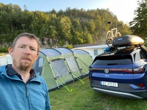Even Thunes Jensen og hans Volkswagen ID.4. <i>Foto:  Privat</i>