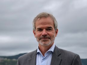 Christian Hauglie-Hanssen, administrerende direktør ved Norsk romsenter, mener det ikke er ønskelig å flytte industri til rommet. <i>Foto:  Norsk romsenter</i>