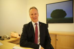 Samferdselsminister Jon-Ivar Nygård etter nøkkeloverrekkelse i departementet, oktober 2021. <i>Foto:  Tia Karlsen</i>