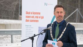 Ordfører Even Tronstad Sagebakken i Lindesnes kommune tror på positive ringvirkninger for kommunen i kjølvannet av ny vei. <i>Foto:  Nye Veier</i>
