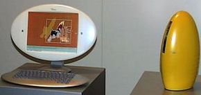 Designstudie gul PC der eggformen preger også skjerm og tastatur - fra Oktober Festival 2000 i Augsburg. <i>Foto:  Fujitsu Siemens Computers</i>