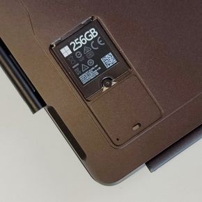 Det er enkelt å bytte ut SSDen, men ikke fullt så enkelt å finne en å bytte den ut med. <i>Foto:  Are Thunes Samsonsen</i>