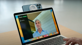 Slik ser det ut når du monterer en Iphone på en MacBook for å bruke telefonen som webkamera. <i>Foto: Apple</i>