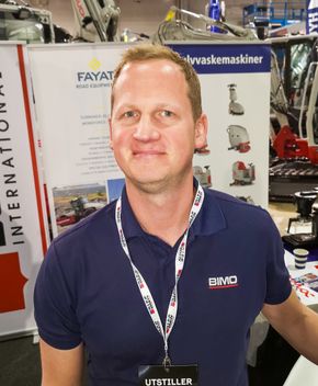 Daglig leder i Bimo AS, Hans Kristian Rønning, som står for import og salg av Duelvo feiemaskiner i Norge. <i>Foto:  Jarle Skoglund</i>