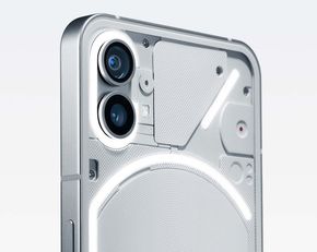 Phone (1) har ett vanlig og ett vidvinkelkamera. Begge er 50 megapiksel, men vidvinkelkameraet har en noe billigere sensor enn hovedkameraet. <i>Foto: Nothing</i>