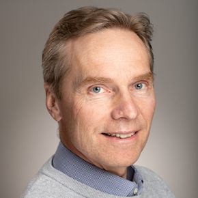 Jon Atle Gulla leder det norske forskningssenteret for kunstig intelligens, NorwAI. <i>Foto:  Kai T. Dragland</i>