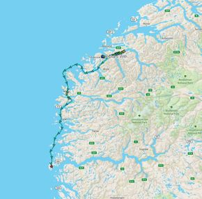 AIS-data viser at skipet seilte mye fram og tilbake ved Storfjorden på Sunnmøre, ikke langt fra Myklebust Verft. Det var på vei mot Bergen da det grunnstøtte. <i>Foto:  Marine Traffic</i>
