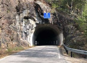 Vestre portal til Omnestunnelen på fylkesvei 3320. <i>Foto:  Vestfold og Telemark fylkeskommune</i>