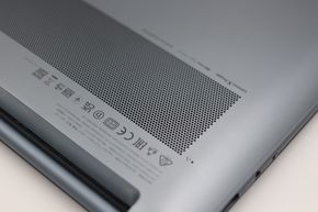 Lenovo Yoga Slim 7i ProX har luftehull på undersiden. <i>Foto:   Are Thunes Samsonsen</i>