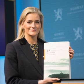Justisminister Emilie Enger Mehl (Sp) mottok mandag rapport fra Totalberedskapskommisjonen. <i>Foto:  Magnus A. Ross</i>