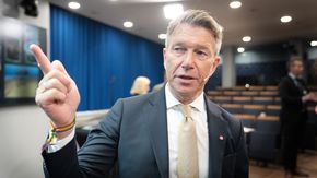 Olje- og energiminister Terje Aasland la onsdag frem regjeringens forslag til hvilke områder selskaper kan lete etter havbunnsmaterialer. <i>Foto:  Eirik Helland Urke</i>