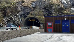 Et eget nytt teknisk bygg er plassert på utsiden av tunnelen. <i>Foto:  Vegar Bjørnbakk, Nordland fylkeskommune</i>