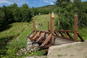 Leina bru ved Budsjord i Dovre. En av tre nye historiske trebruer etter generalveimester Kroghs instruks fra 1767. <i>Foto:  Hans Jacob Dahl/Statens vegvesen</i>