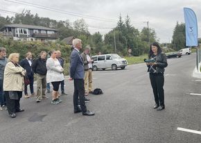 Gunhild Vangsnes, avdelingsleder for planlegging og utbygging i Vestland fylkeskommune sier at dette er et godt eksempel på hvordan man kan få mer for pengene. <i>Foto:  Charlotte Villanger Nielsen/Vestland fylkeskommune</i>