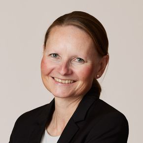 Hilde L. Høksnes er partner i Selmer med spesialfeltet finansregulatoriske temaer. <i>Foto:  Sebastian S. Bjerkvik</i>