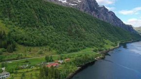 Terrenget langs fylkesvei 609 fra Heilevang mot Hestvika. <i>Foto:  Vestland fylkeskommune</i>