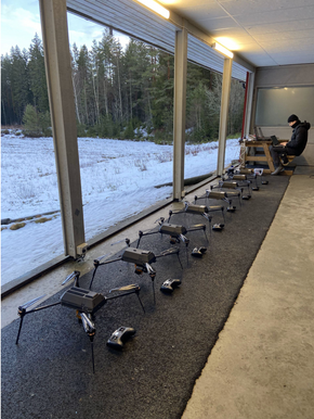 Dronelab'en ved Universitet i Oslo er utstyrt med en rekke ulike dronesystemer. <i>Foto:  Norbert Pirk/UiO</i>