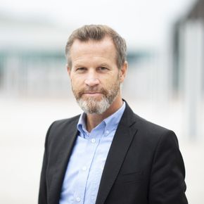 Telenors pressesjef Anders Krokan sier de vil komme med mer informasjon om de tekniske problemene om ikke lenge. <i>Foto:  Martin Phillip Fjellanger/Telenor</i>