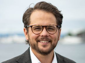 Jurymedlem Sebastian Stigar er imponert over nivået på søkerne. <i>Foto:  Bryn Aarflot</i>