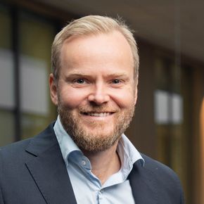 Kjetil Birkeland Daatland, senior manager i PwC, har tidligere jobbet i Nasjonal sikkerhetsmyndighet og Forsvarsdepartementet. <i>Foto:  Privat</i>