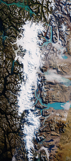 Isfeltet i det sørlige Patagonia strekker seg over både Argentina og Chile og dekker 16.800 kvadratkilometer. <i>Foto:  Nasa</i>