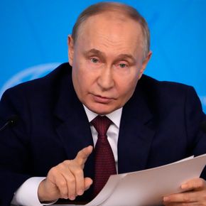 Russland, med Vladimir Putin i spissen, gikk til angrep på nabolandet Ukraina for drøyt tre år siden. <em>Foto: NTB</em>